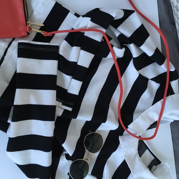 BLACK AND WHITE COLLARS STRIPED SWEATER WITG SHEER - Picture 5 of 8